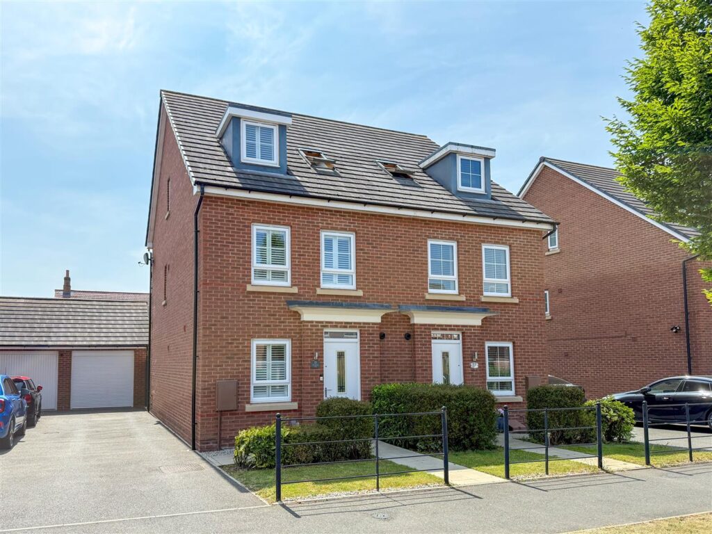 Peregrine Way, Warwick