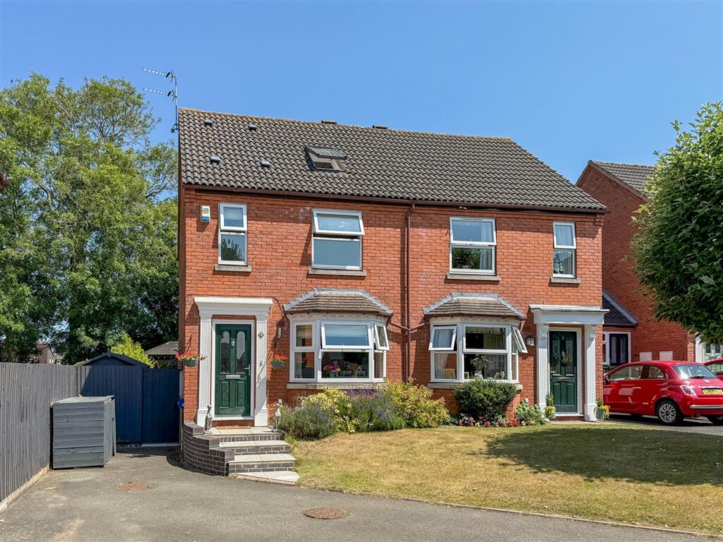 Robinia Close, Leamington Spa