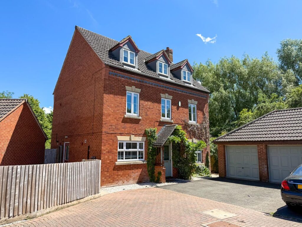 Coriolanus Square, Heathcote, Warwick