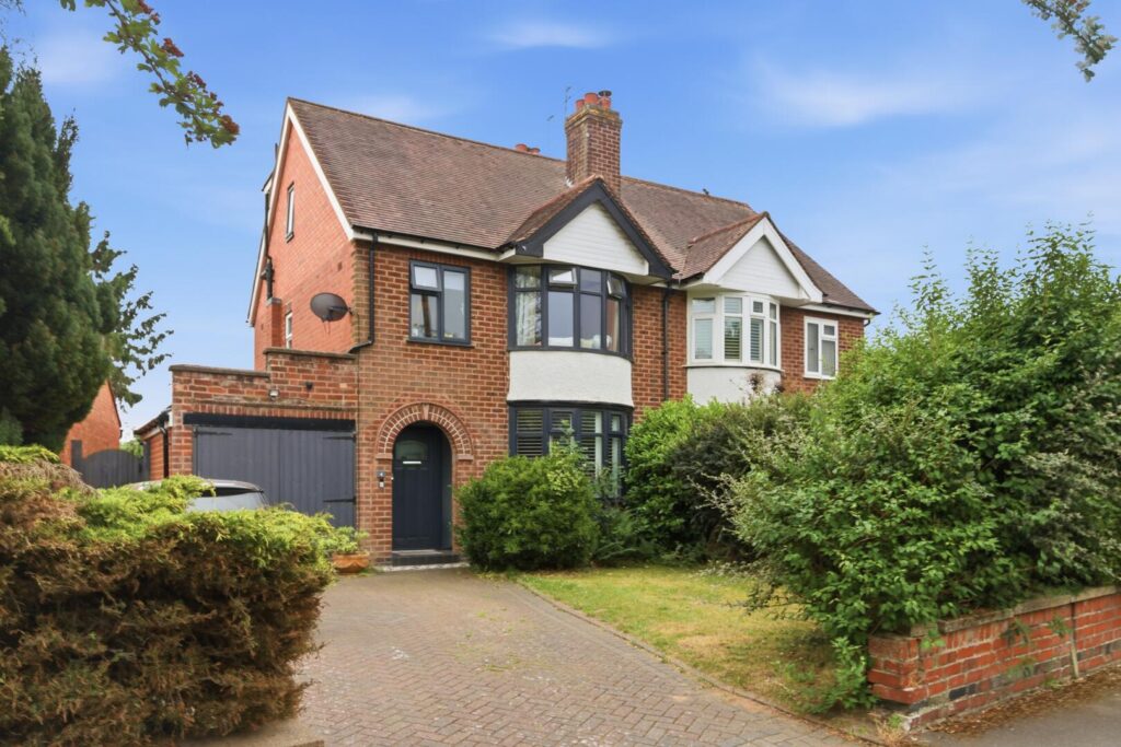Dickins Road, Warwick