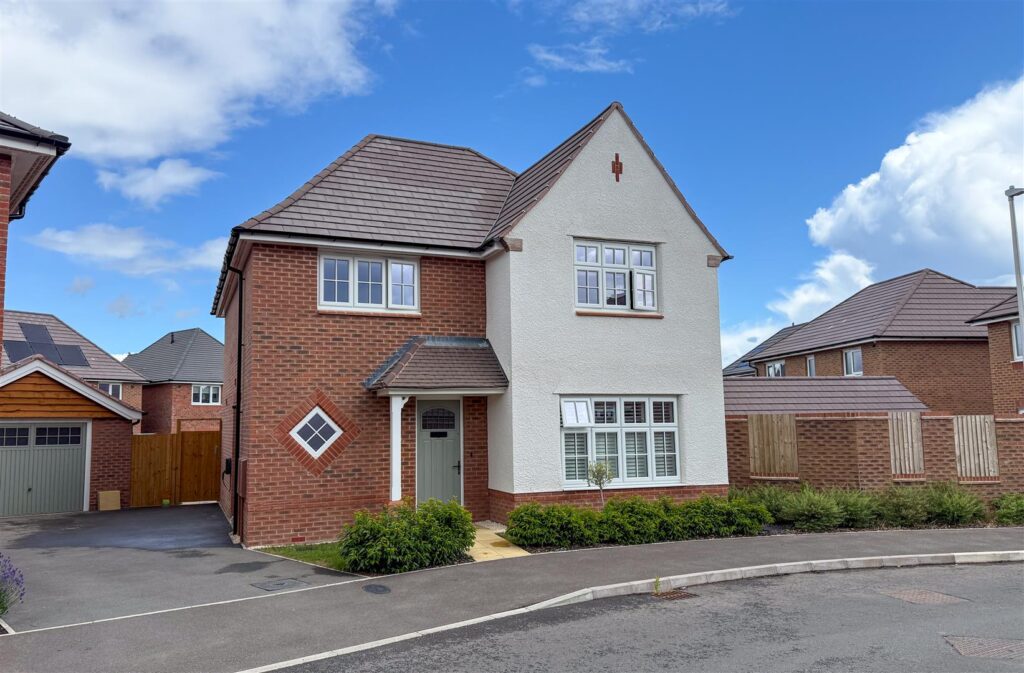Oaktree Drive, Warwick